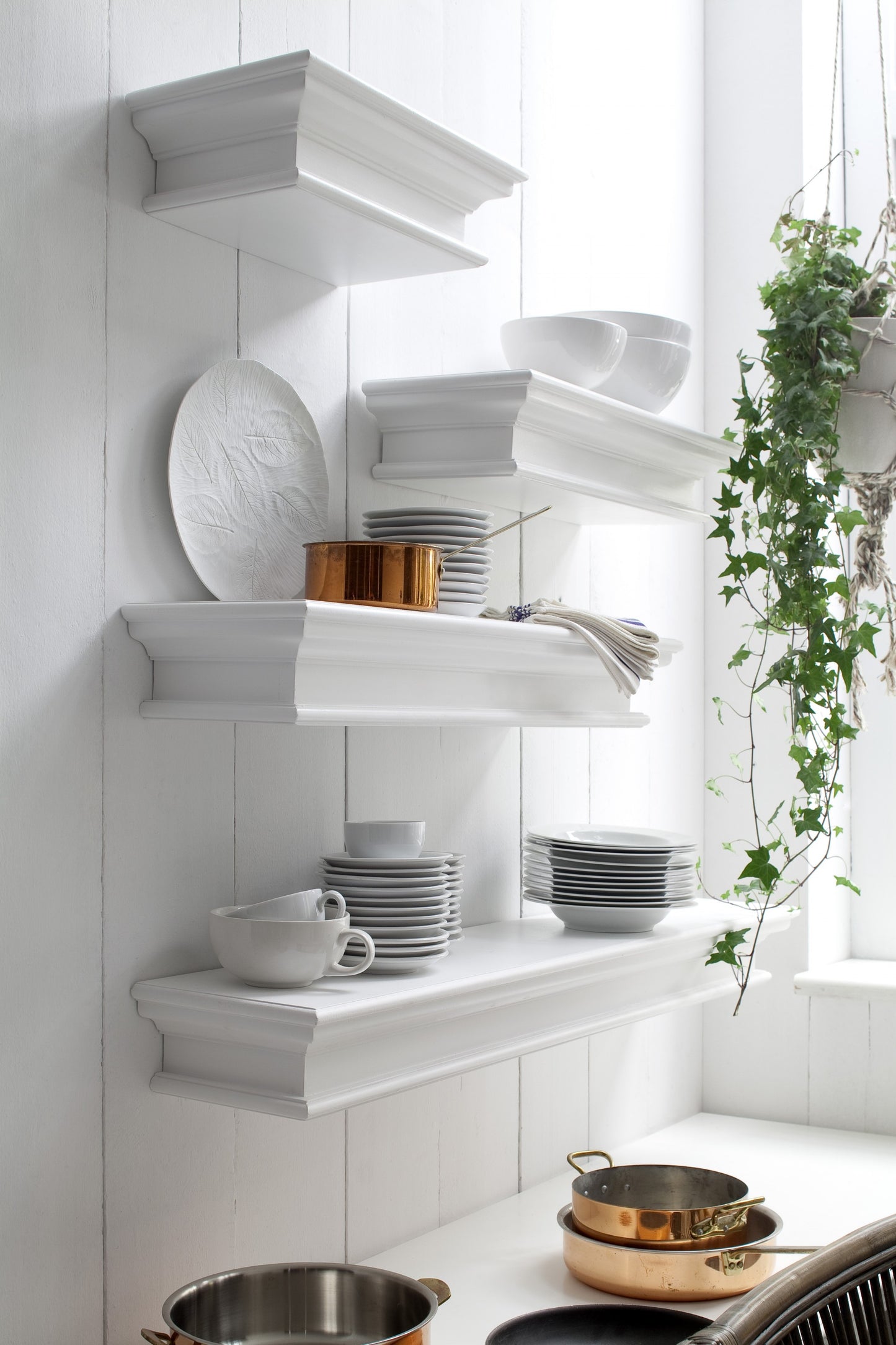 23" Classic White Floating Wall Shelf